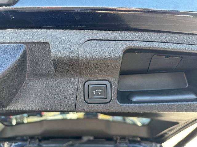 Used 2023 GMC Acadia SLT image 7