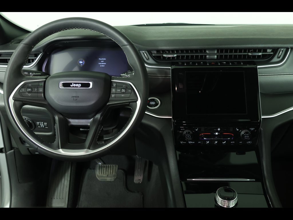 Used 2023 Jeep Grand Cherokee Altitude image 17