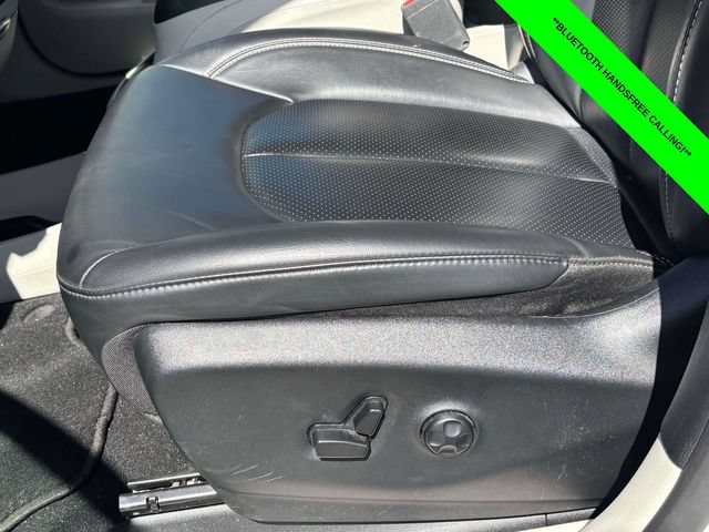 Used 2023 Chrysler Pacifica Touring-L FWD image 5