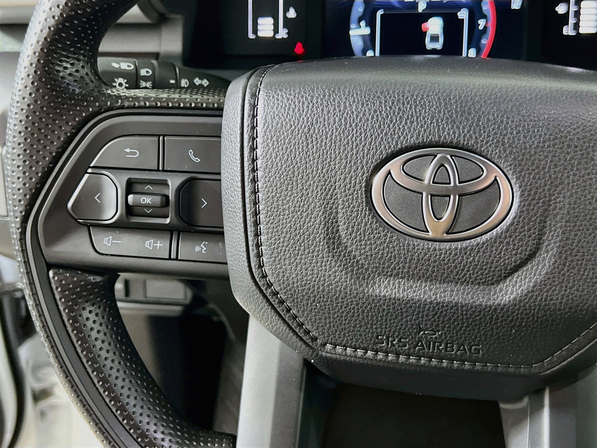 Used 2025 Toyota Tacoma SR5 AWD/4WD image 18
