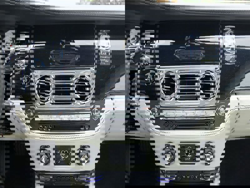 Used 2016 Rolls-Royce Wraith image 18