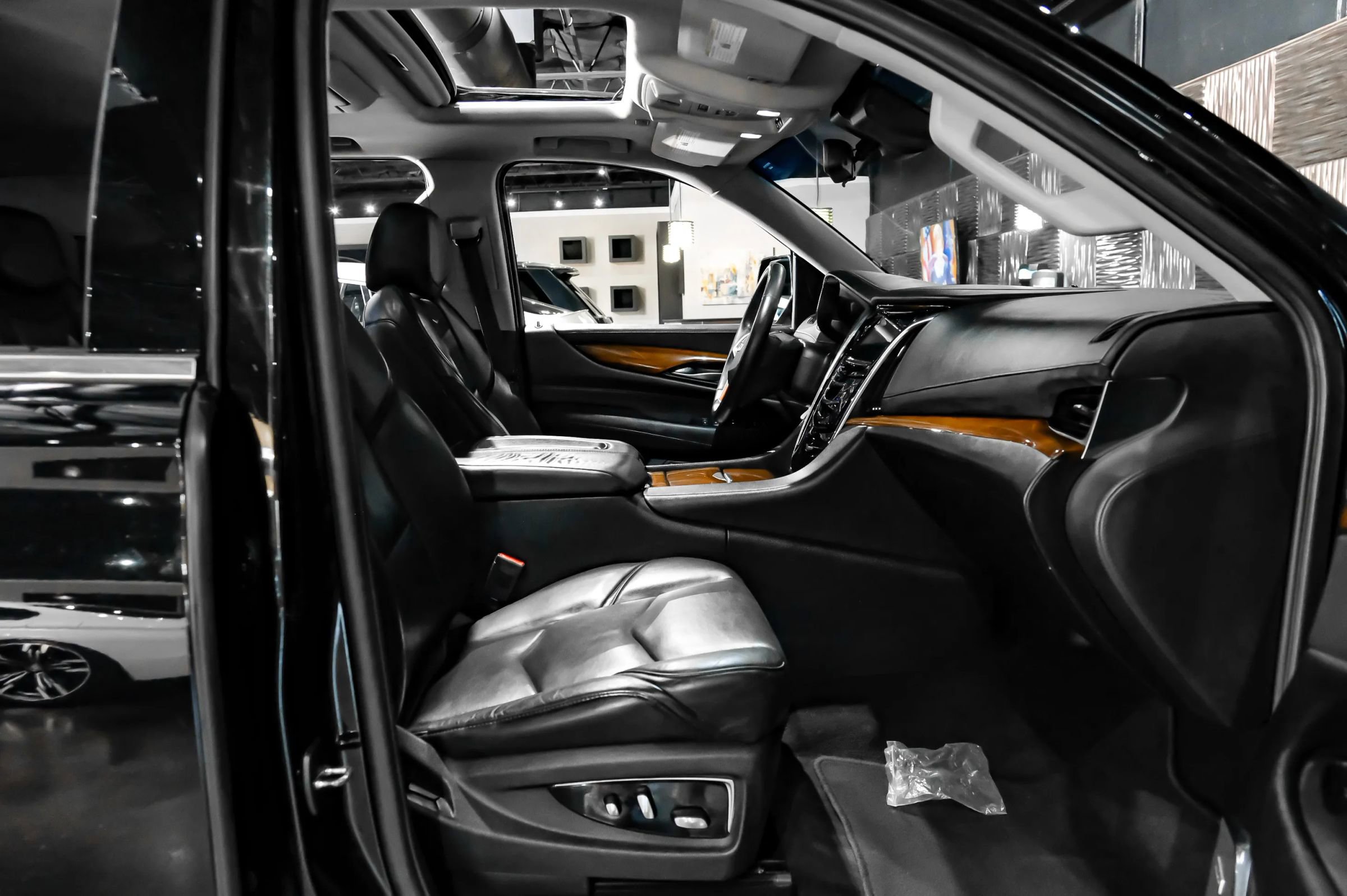 Used 2017 Cadillac Escalade ESV Luxury RWD image 43