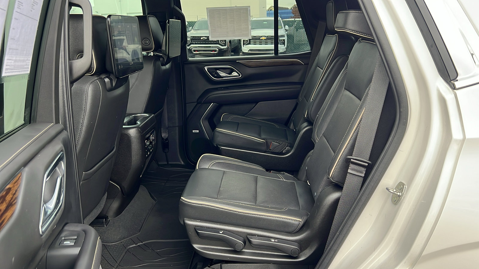 Used 2021 Chevrolet Tahoe Premier w/ Premium Package image 16