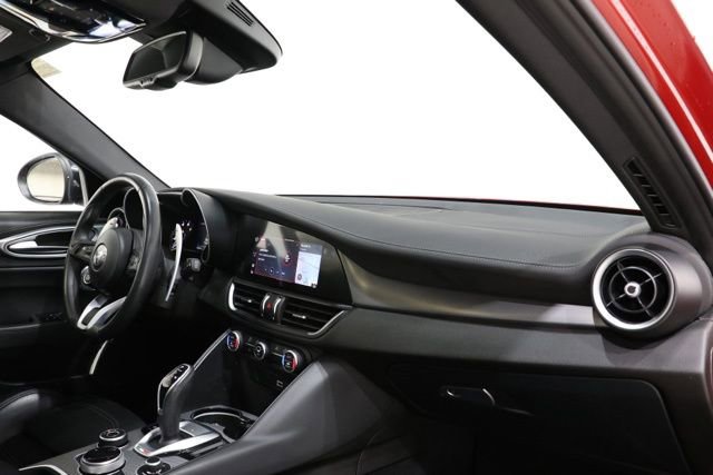 Used 2023 Alfa Romeo Giulia Veloce RWD image 15