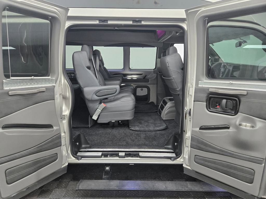 Used 2023 GMC Savana 2500 image 29