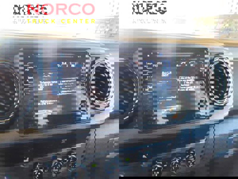 Used 2018 Toyota Tacoma TRD Sport w/ Technology Package image 10