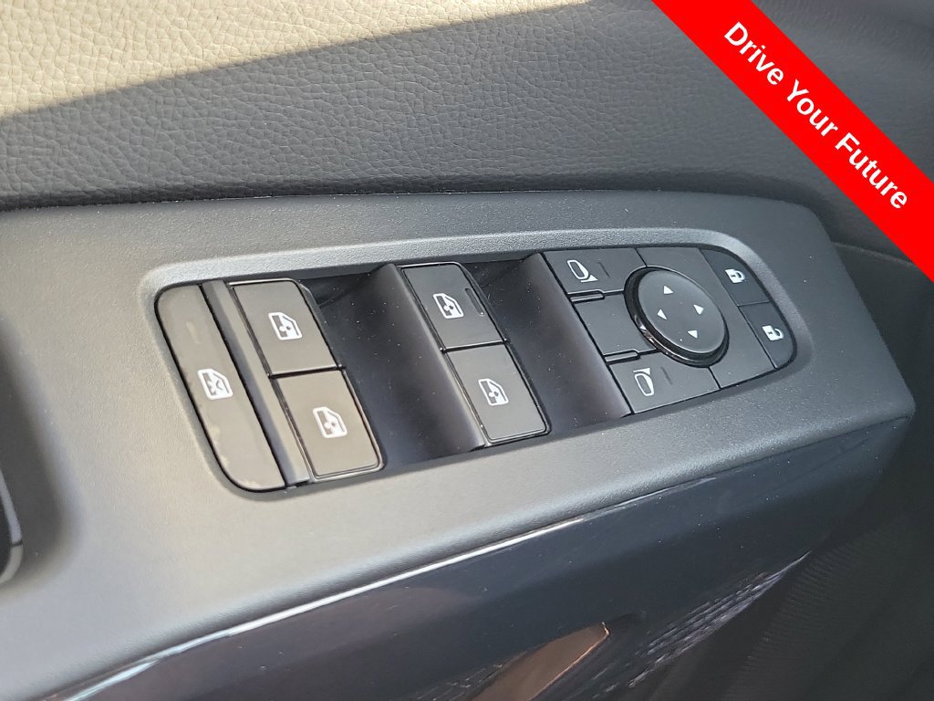 Used 2025 Nissan Pathfinder S AWD/4WD image 17