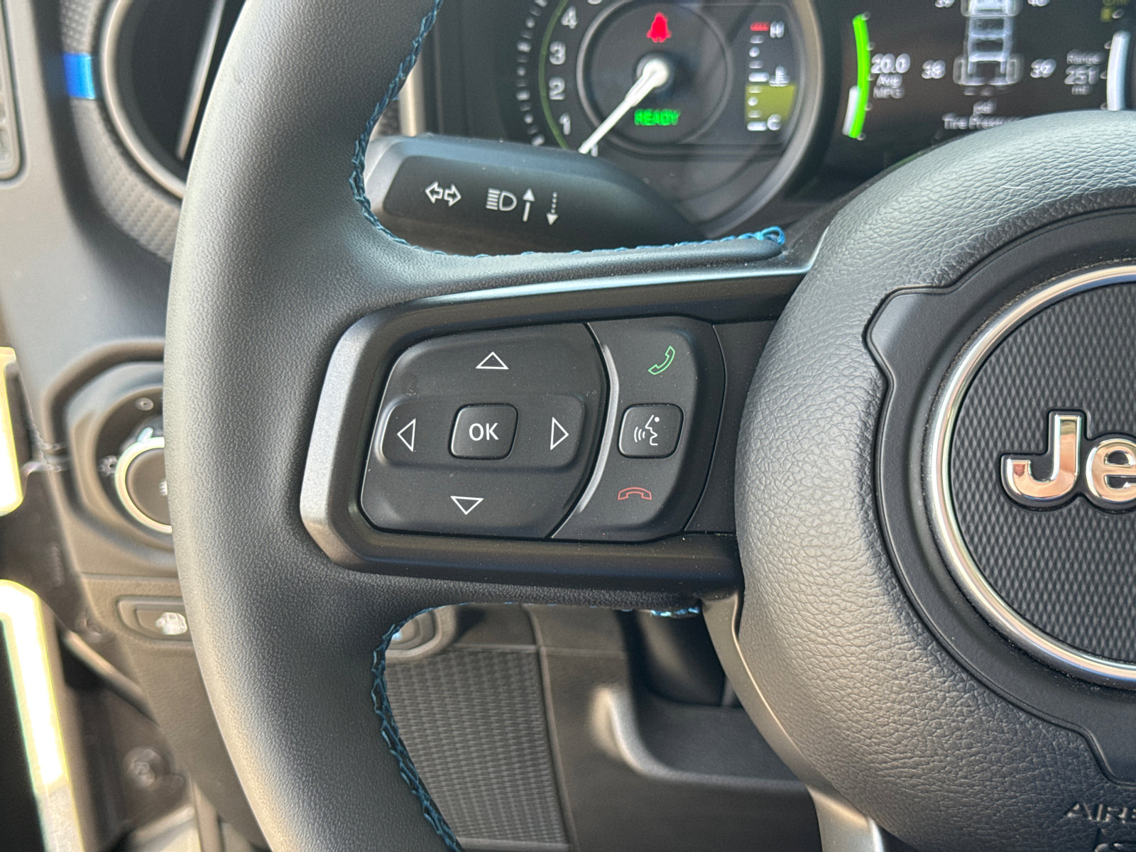 Used 2025 Jeep Wrangler Unlimited Rubicon 4xe w/ Convenience Group image 23