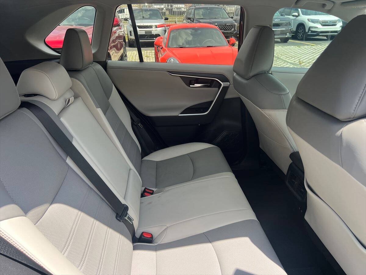 Used 2019 Toyota RAV4 Limited w/ Cold Weather Package FWD image 9