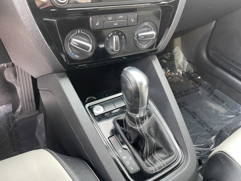Used 2016 Volkswagen Jetta Sport image 27