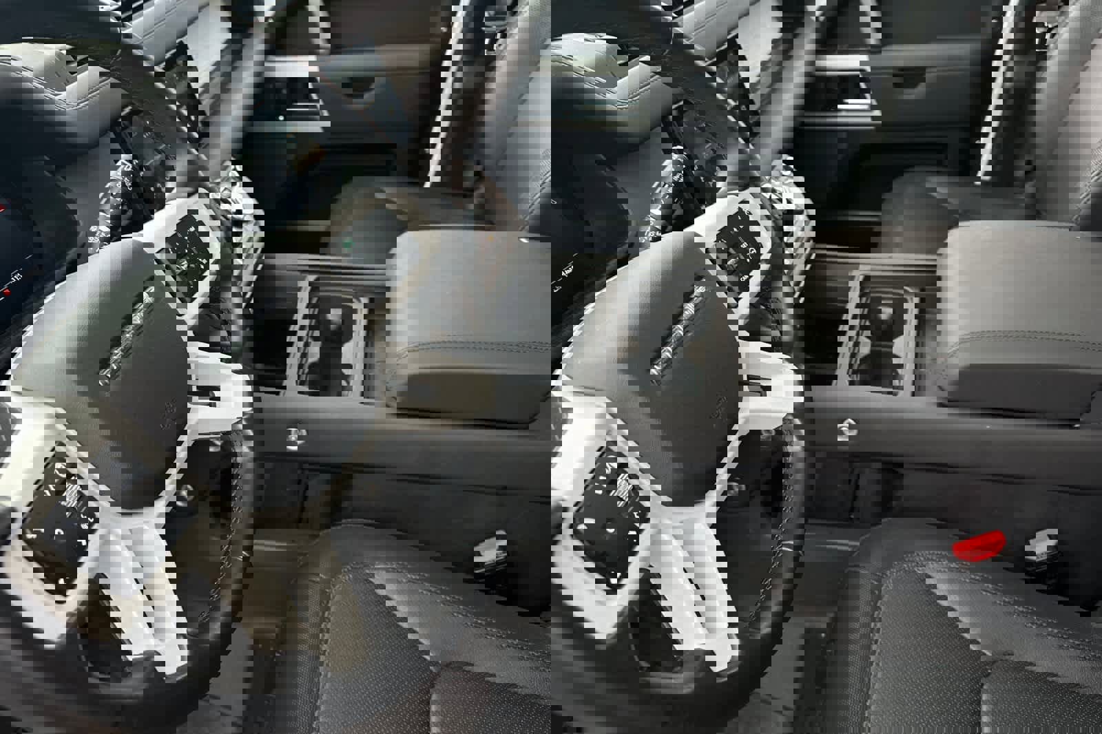 Used 2024 Land Rover Defender 110 X-Dynamic SE image 12