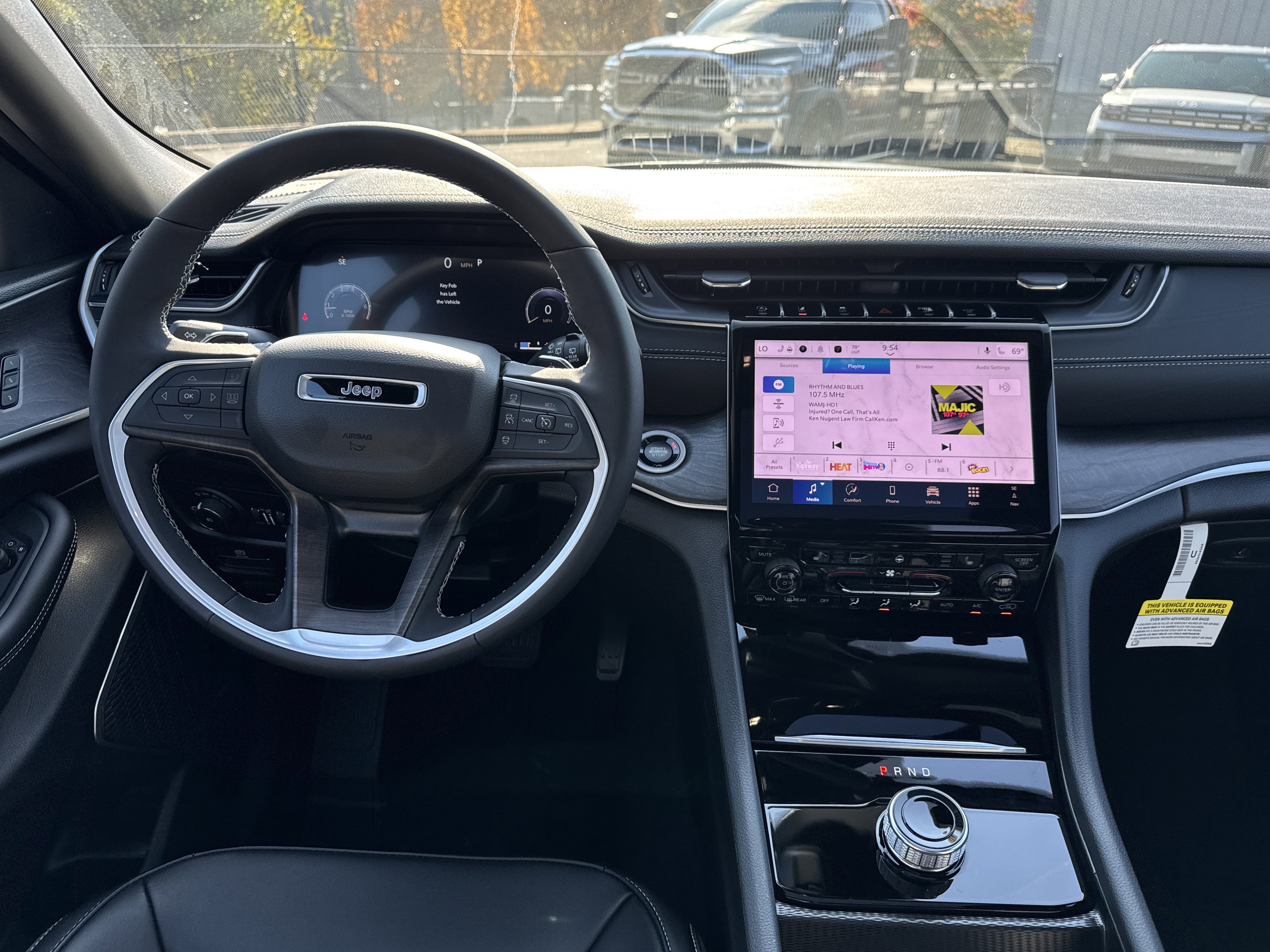 New 2025 Jeep Grand Cherokee Limited w/ Black Appearance Package image 27