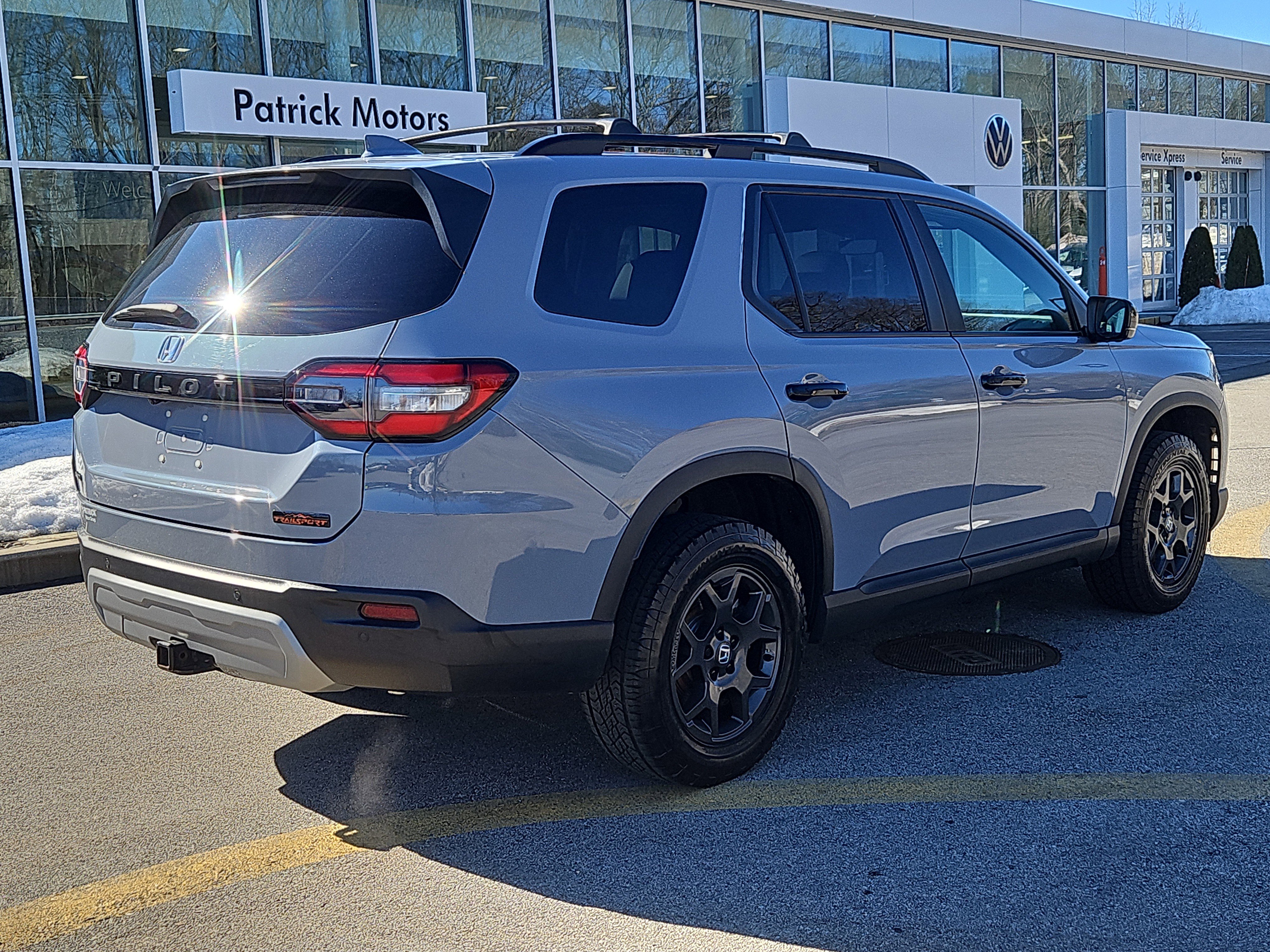 Used 2024 Honda Pilot TrailSport image 2