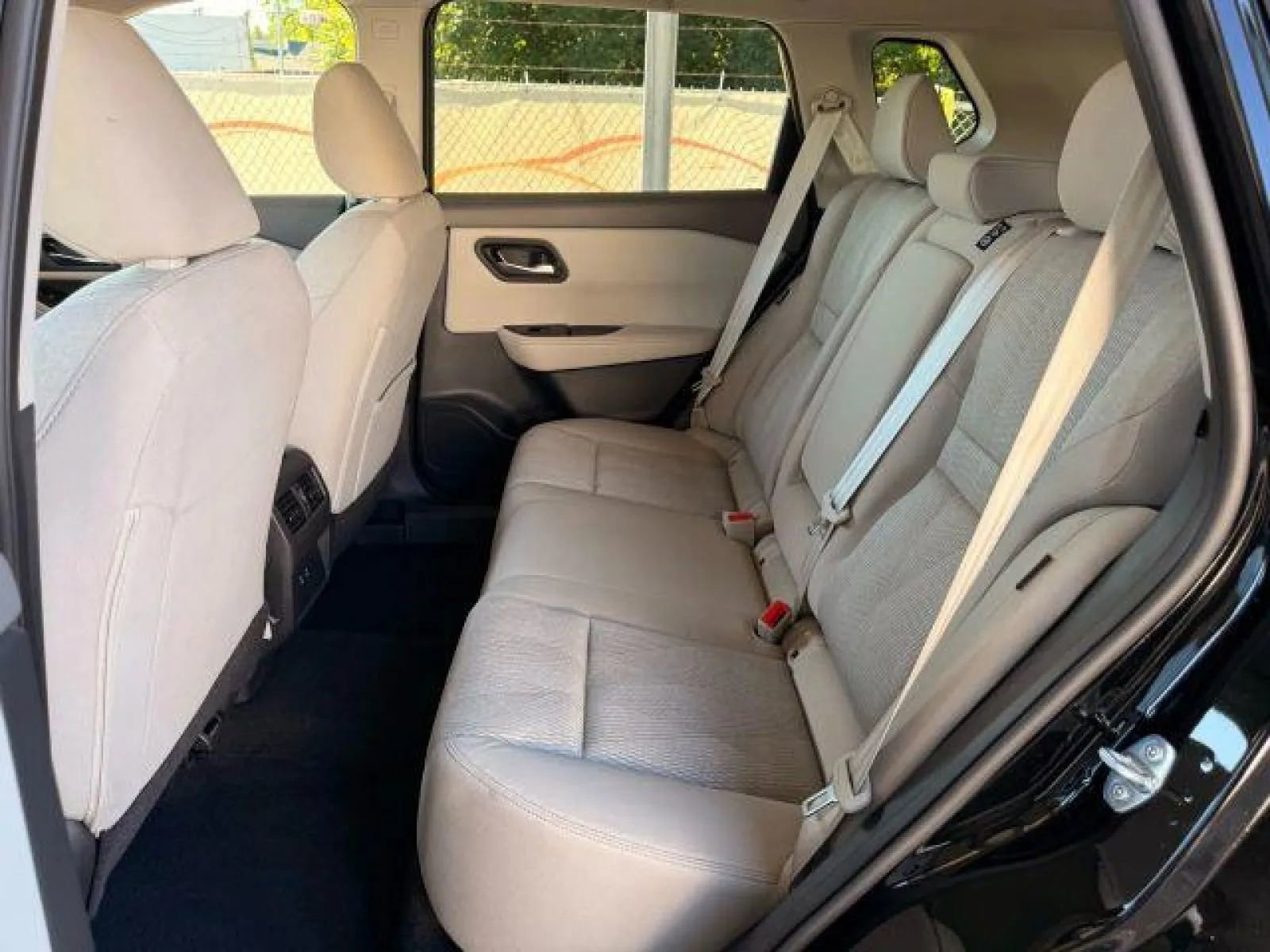 Used 2025 Nissan Rogue SV image 16