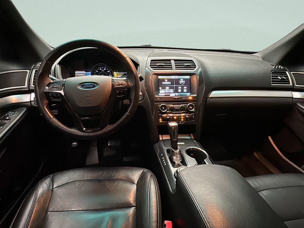 Used 2016 Ford Explorer XLT w/ Equipment Group 202A AWD/4WD image 22