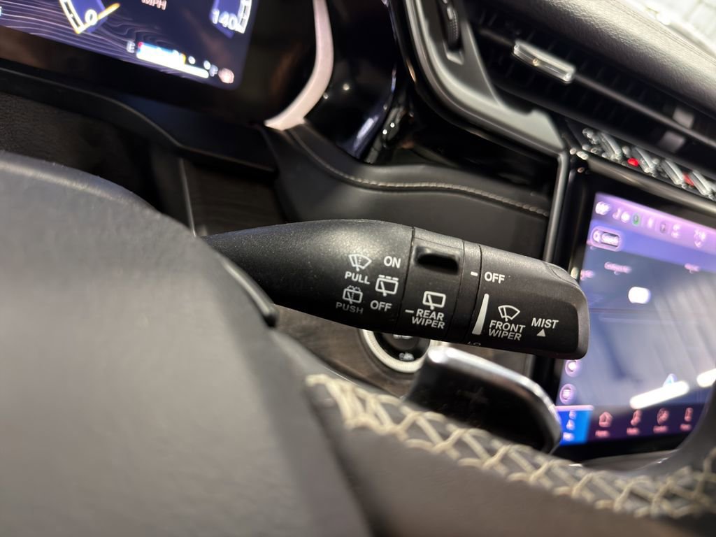 Used 2023 Jeep Grand Cherokee L Limited w/ Luxury Tech Group II image 29