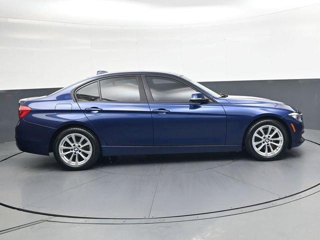 Used 2017 BMW 320i xDrive Sedan image 3