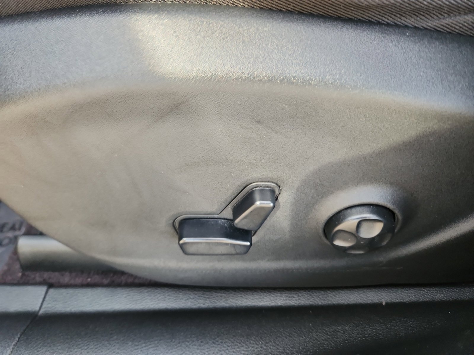 Used 2019 Jeep Cherokee Limited w/ Technology Group image 15