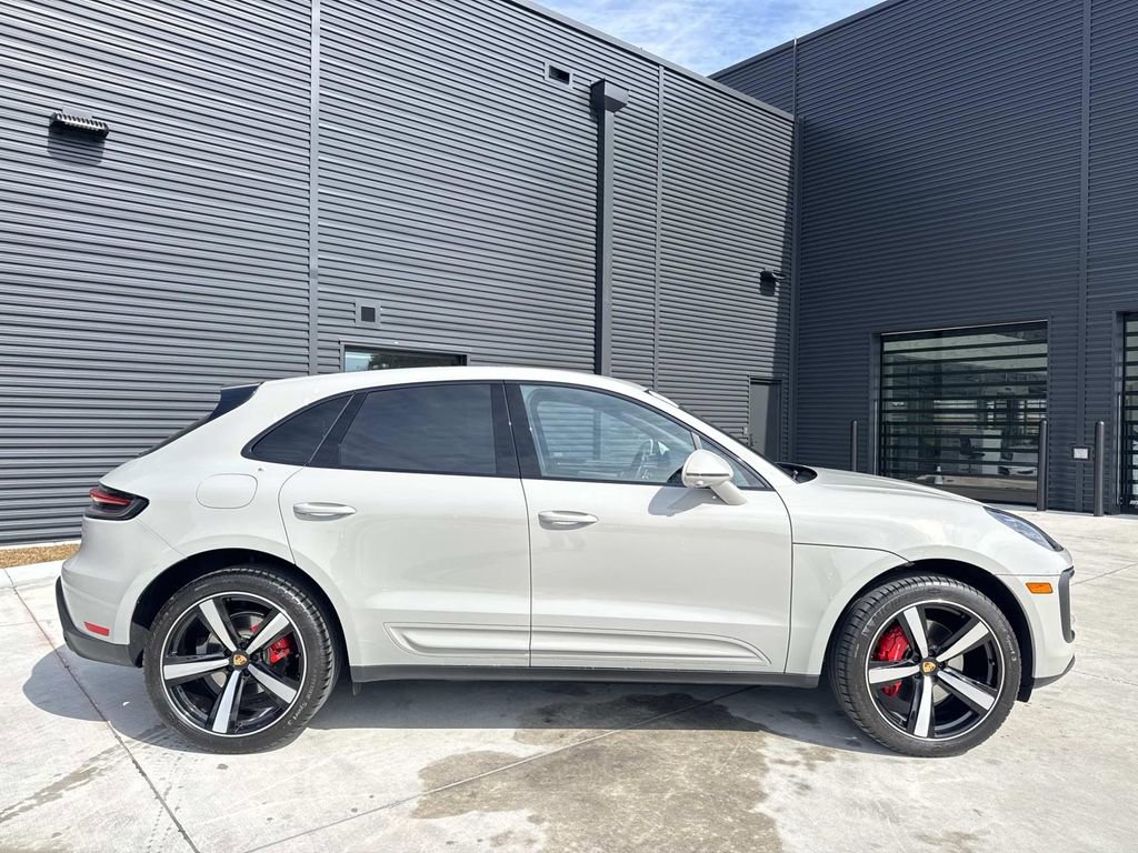 Certified 2025 Porsche Macan S image 10