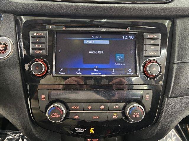 Used 2018 Nissan Rogue SV AWD/4WD image 17