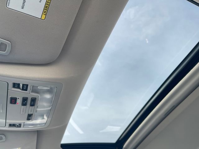 Used 2018 Toyota Avalon Limited w/ All Weather Liner Package FWD image 22