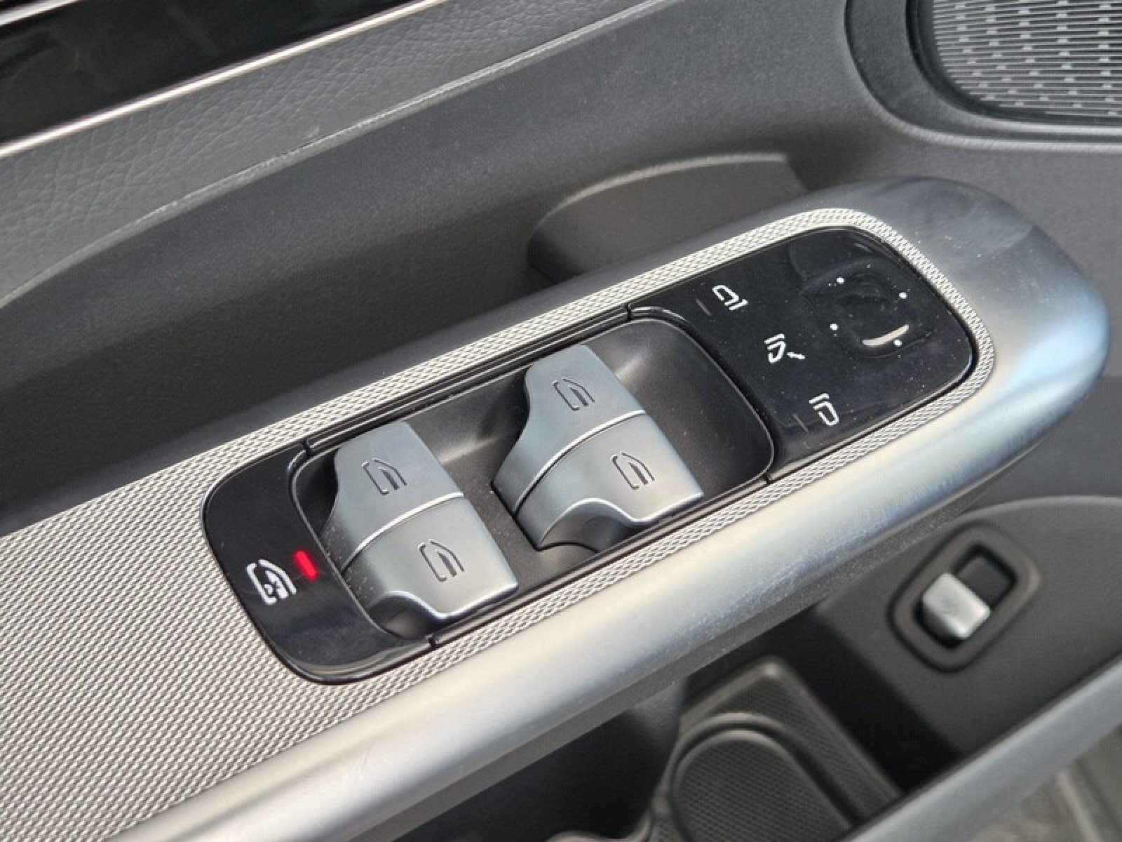 Certified 2023 Mercedes-Benz GLC 300 image 23
