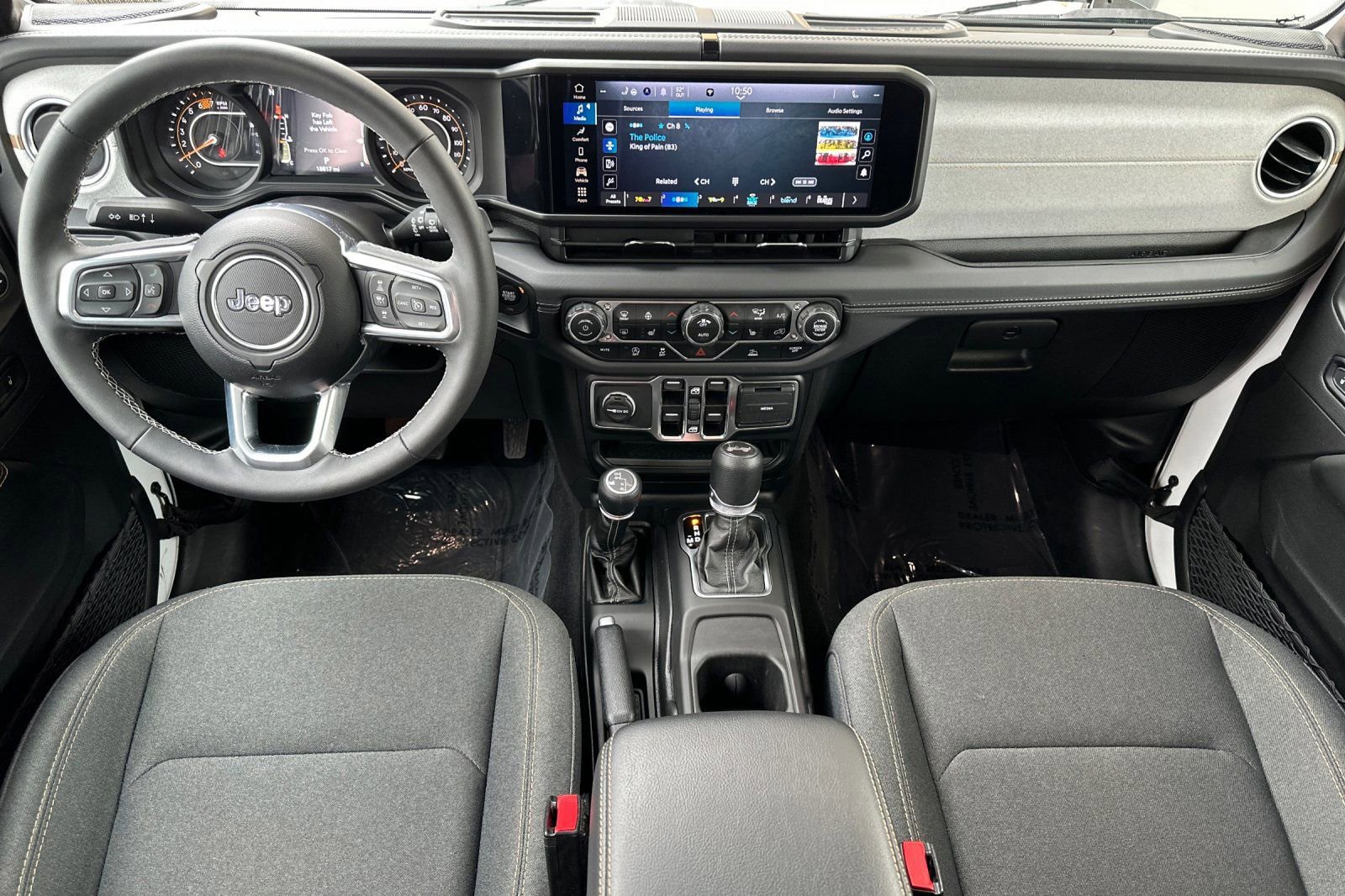 Used 2025 Jeep Wrangler Sahara image 13