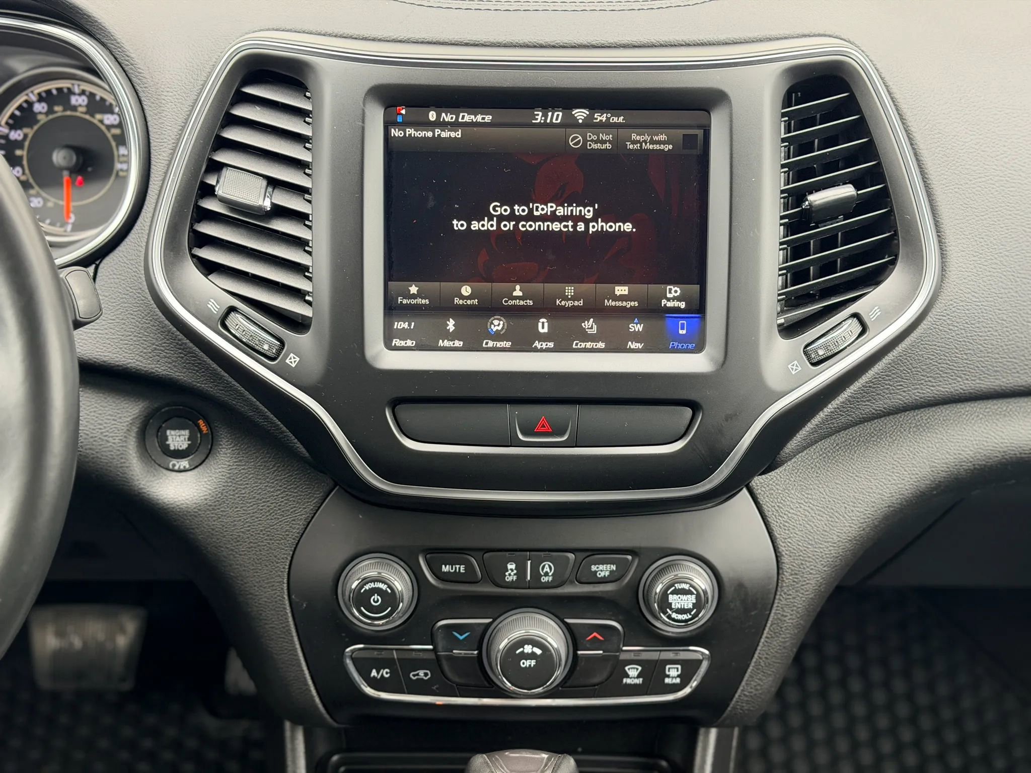 Used 2019 Jeep Cherokee Latitude Plus w/ Cold Weather Group AWD/4WD image 23