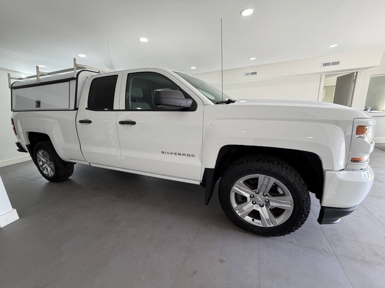 Used 2016 Chevrolet Silverado 1500 Custom w/ Custom Convenience Package AWD/4WD image 9