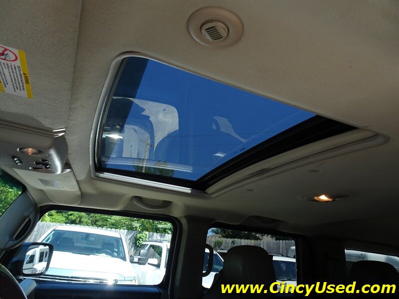 Used 2004 HUMMER H2 w/ Preferred Equipment Group AWD/4WD image 32
