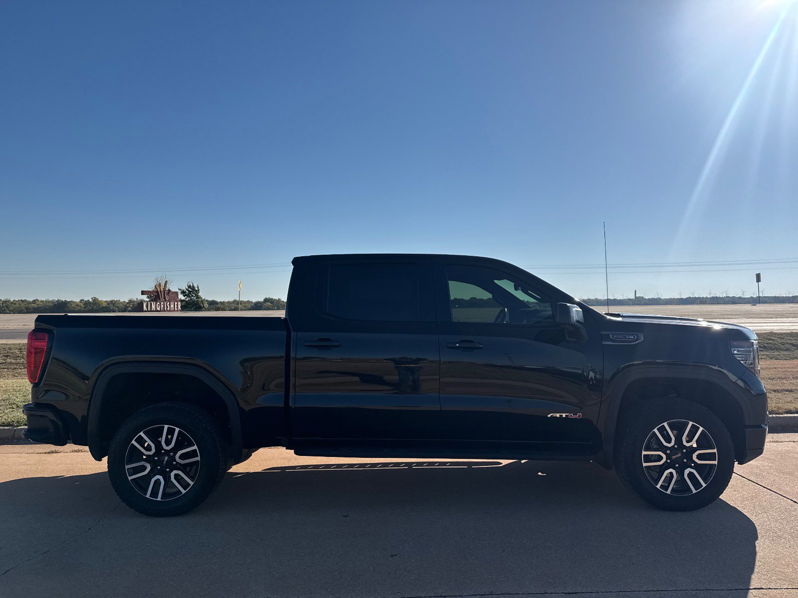 Used 2022 GMC Sierra 1500 AT4 w/ AT4 Premium Package image 2