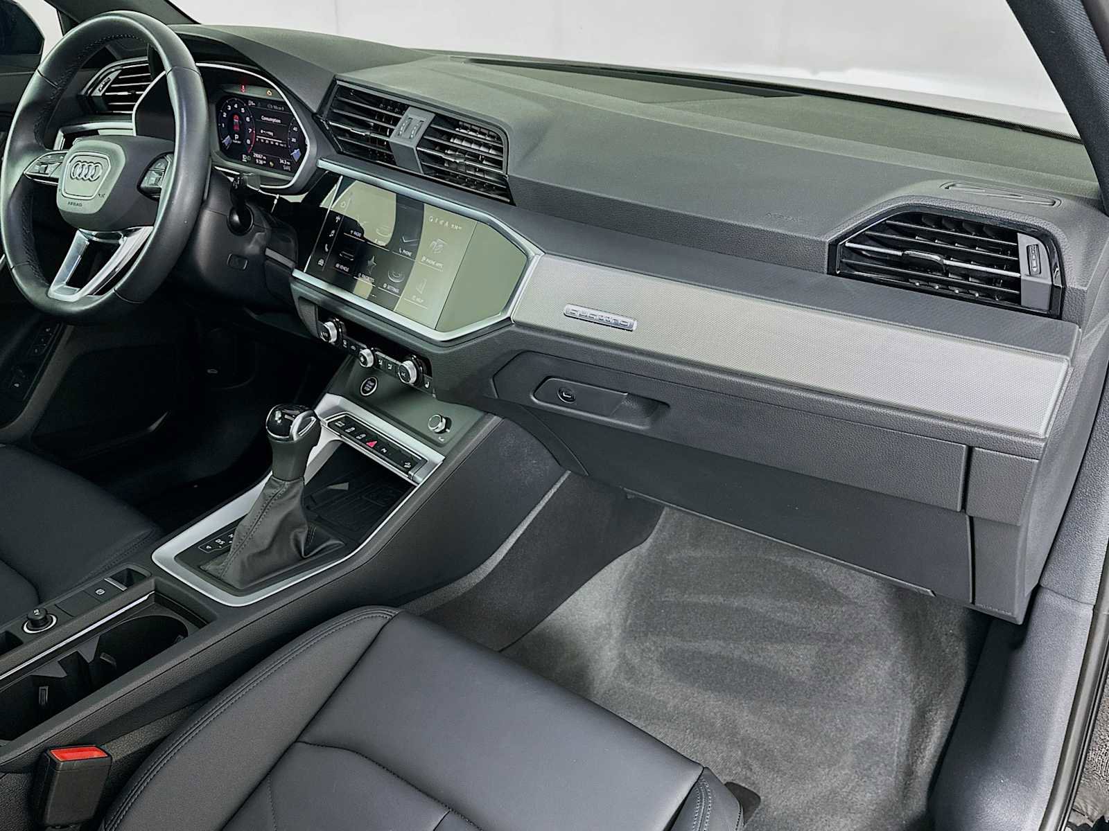 Used 2024 Audi Q3 2.0T Premium w/ Convenience Package image 27