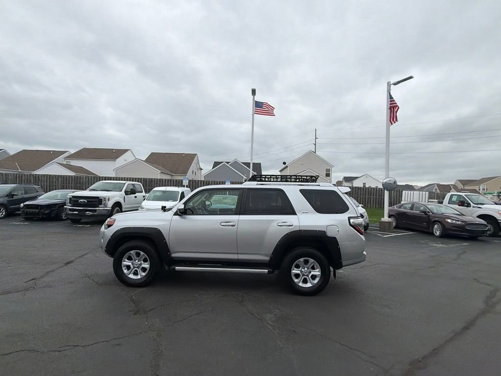 Used 2018 Toyota 4Runner SR5 AWD/4WD image 5