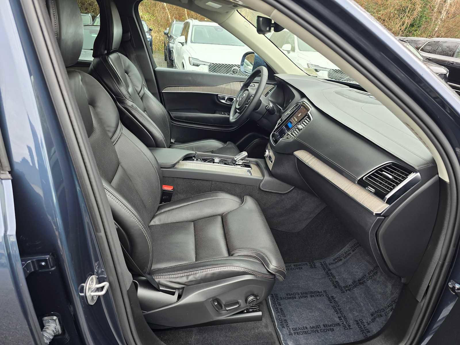 Certified 2023 Volvo XC90 T8 Ultimate w/ Protection Package Premier image 11