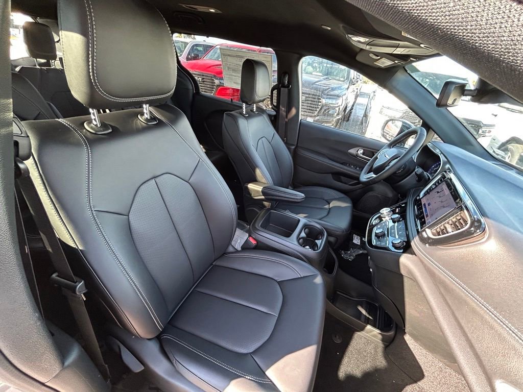 New 2026 Chrysler Pacifica Select image 26