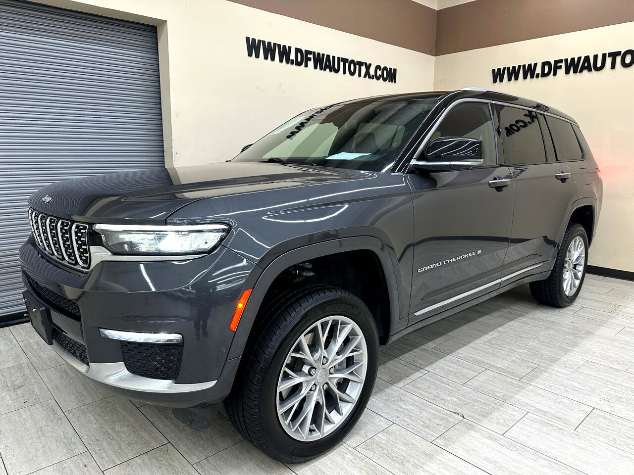 Used 2022 Jeep Grand Cherokee L Summit w/ Advanced Protech Group IV image 2