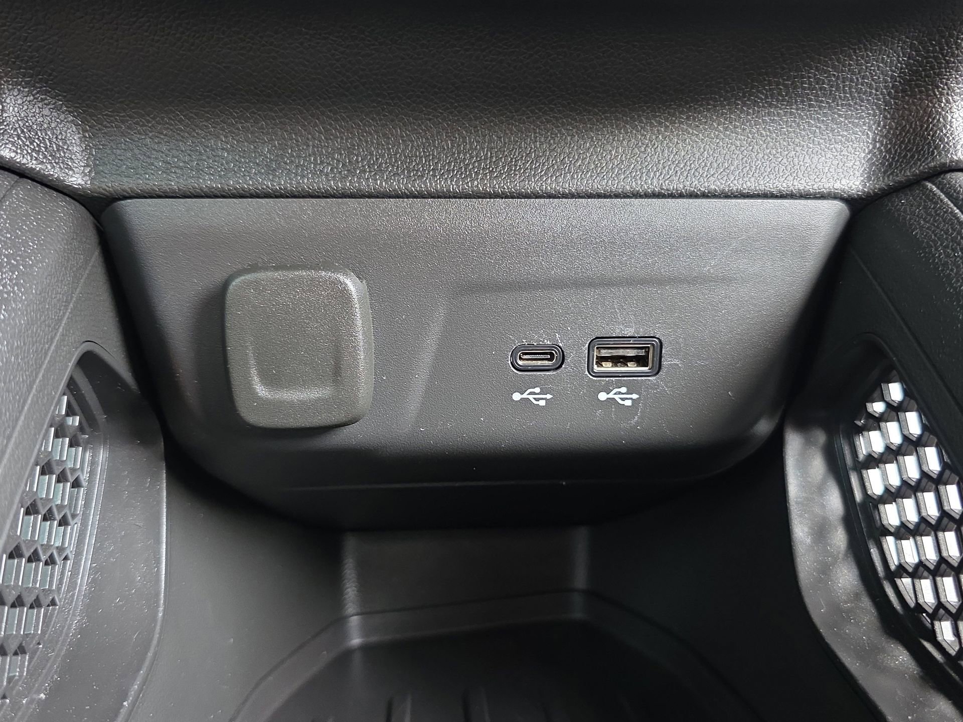 Used 2025 Chevrolet TrailBlazer RS w/ Driver Confidence Package FWD image 24