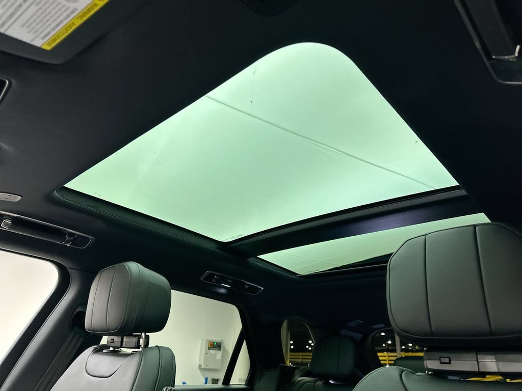 Certified 2025 Land Rover Range Rover Sport SE AWD/4WD image 9