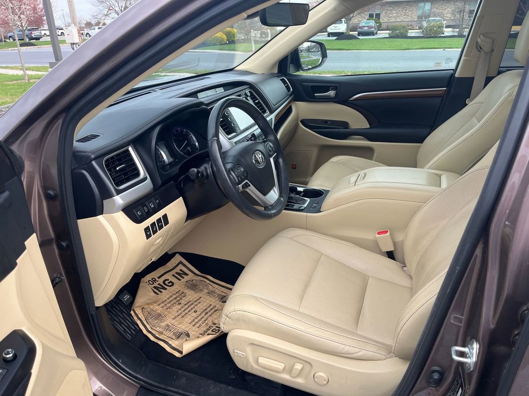 Used 2018 Toyota Highlander Limited Platinum AWD/4WD image 23