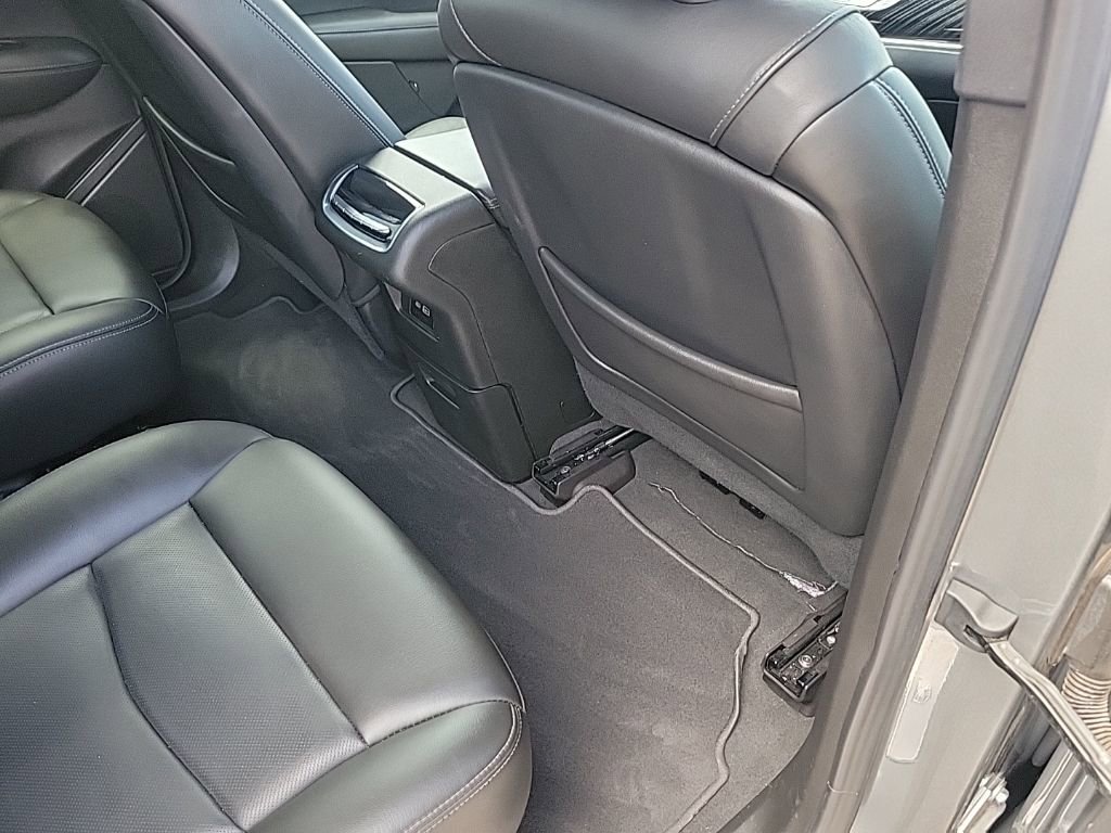 Used 2025 Cadillac XT6 Premium Luxury FWD image 40