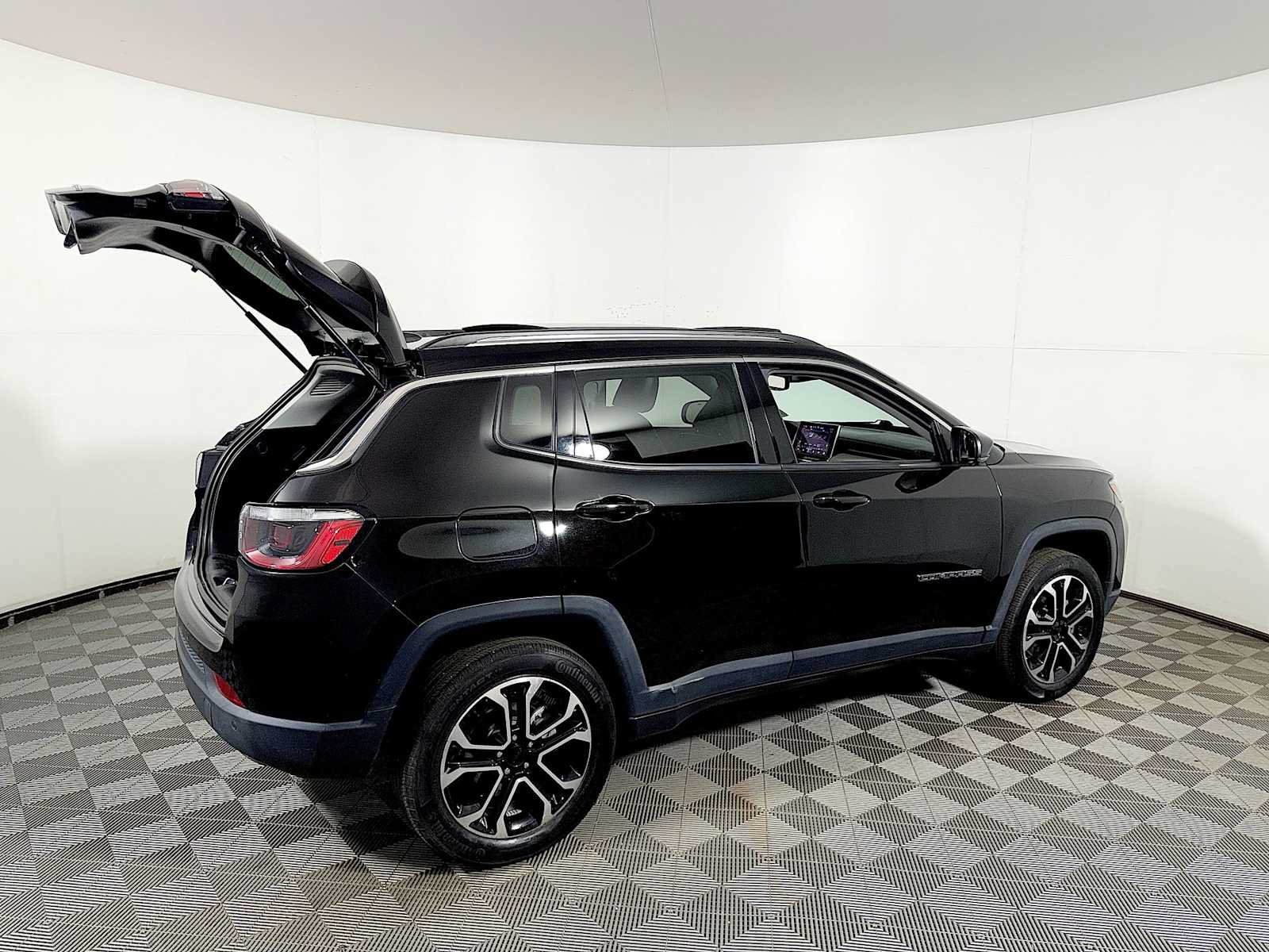 Used 2022 Jeep Compass Limited w/ Sun and Sound Group AWD/4WD image 22