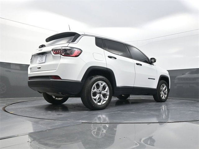Used 2025 Jeep Compass Sport image 23