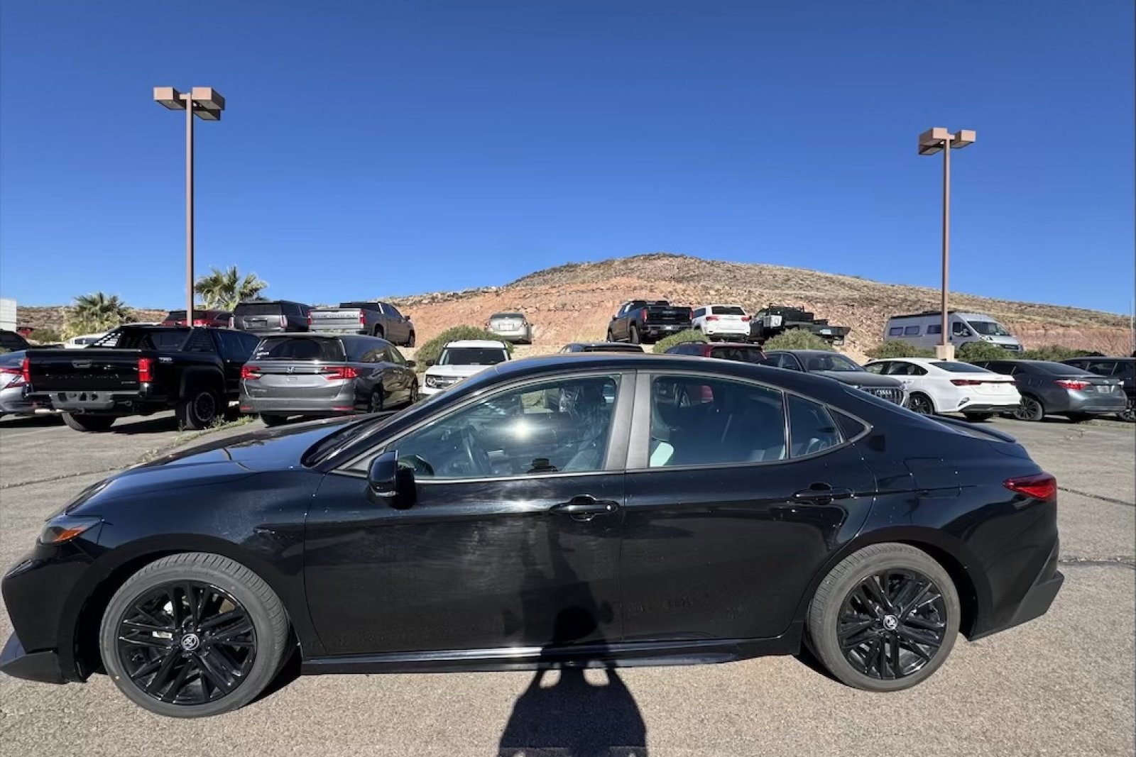 Used 2025 Toyota Camry SE image 2