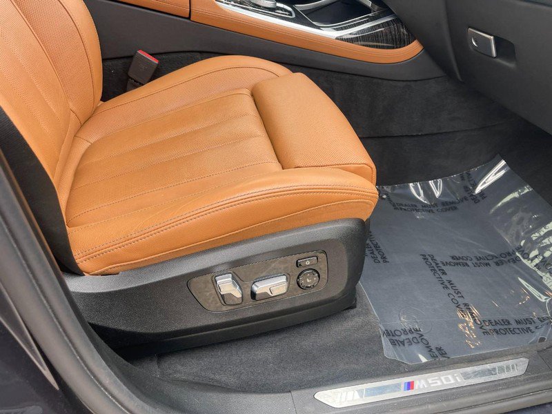Used 2022 BMW X7 M50i w/ Luxury Seating Package image 13