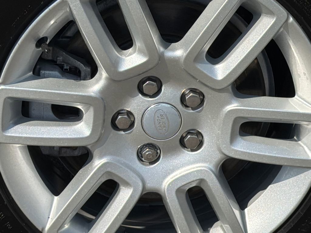 Used 2023 Land Rover Defender 130 S image 6