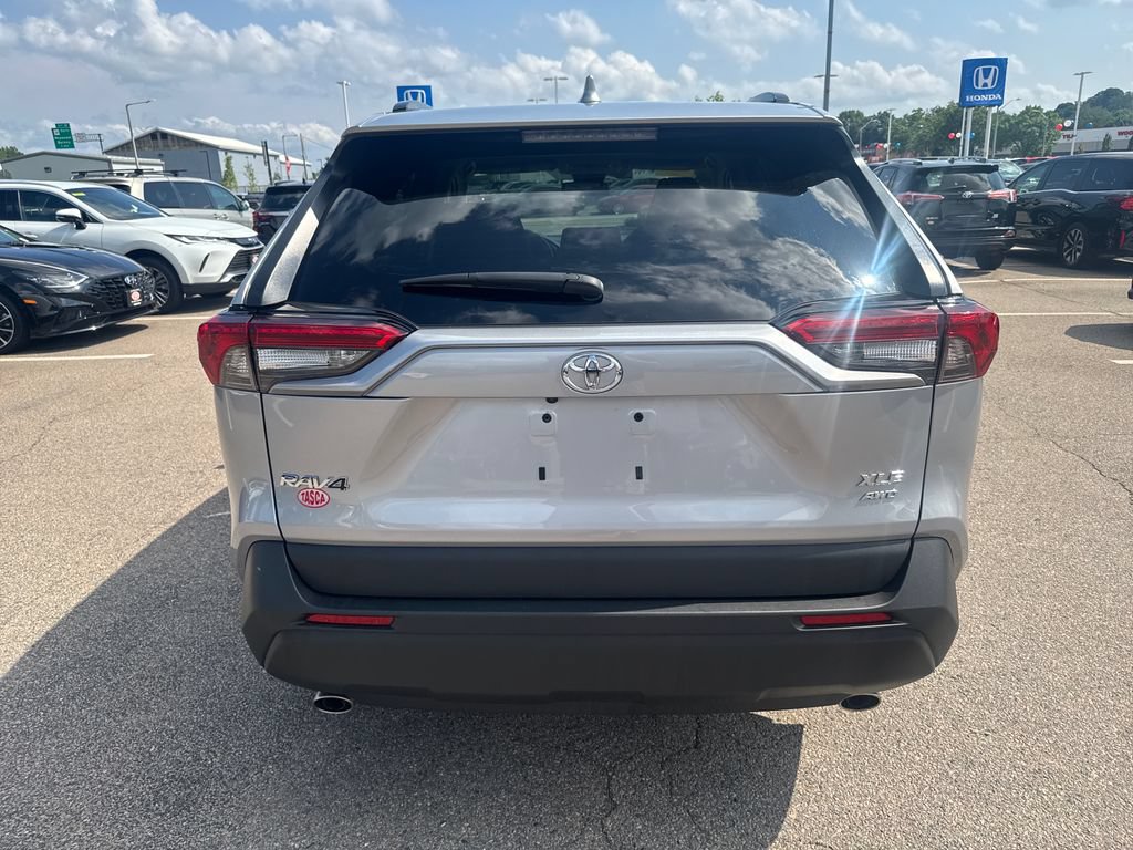 Used 2025 Toyota RAV4 XLE AWD/4WD image 6