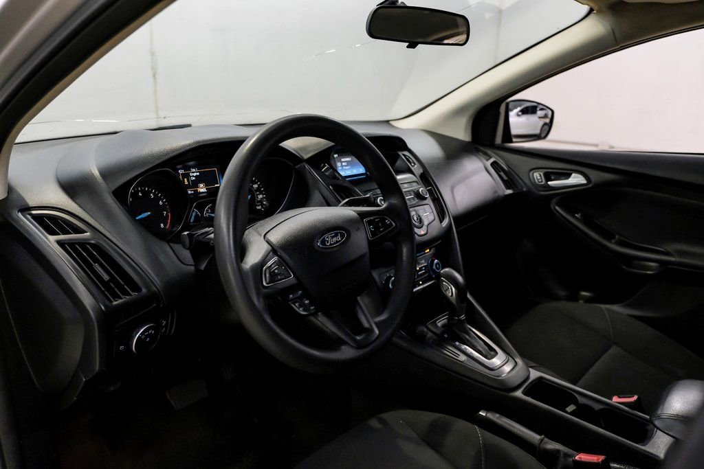 Used 2018 Ford Focus SE FWD image 3
