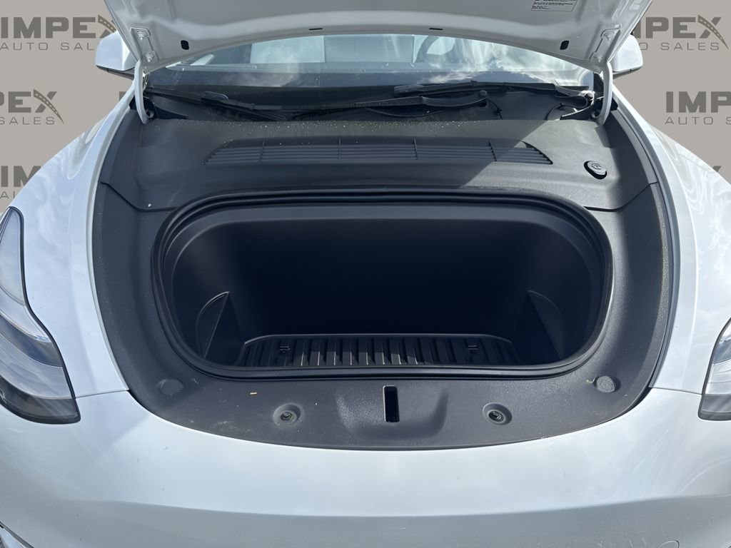 Used 2023 Tesla Model Y Long Range image 37