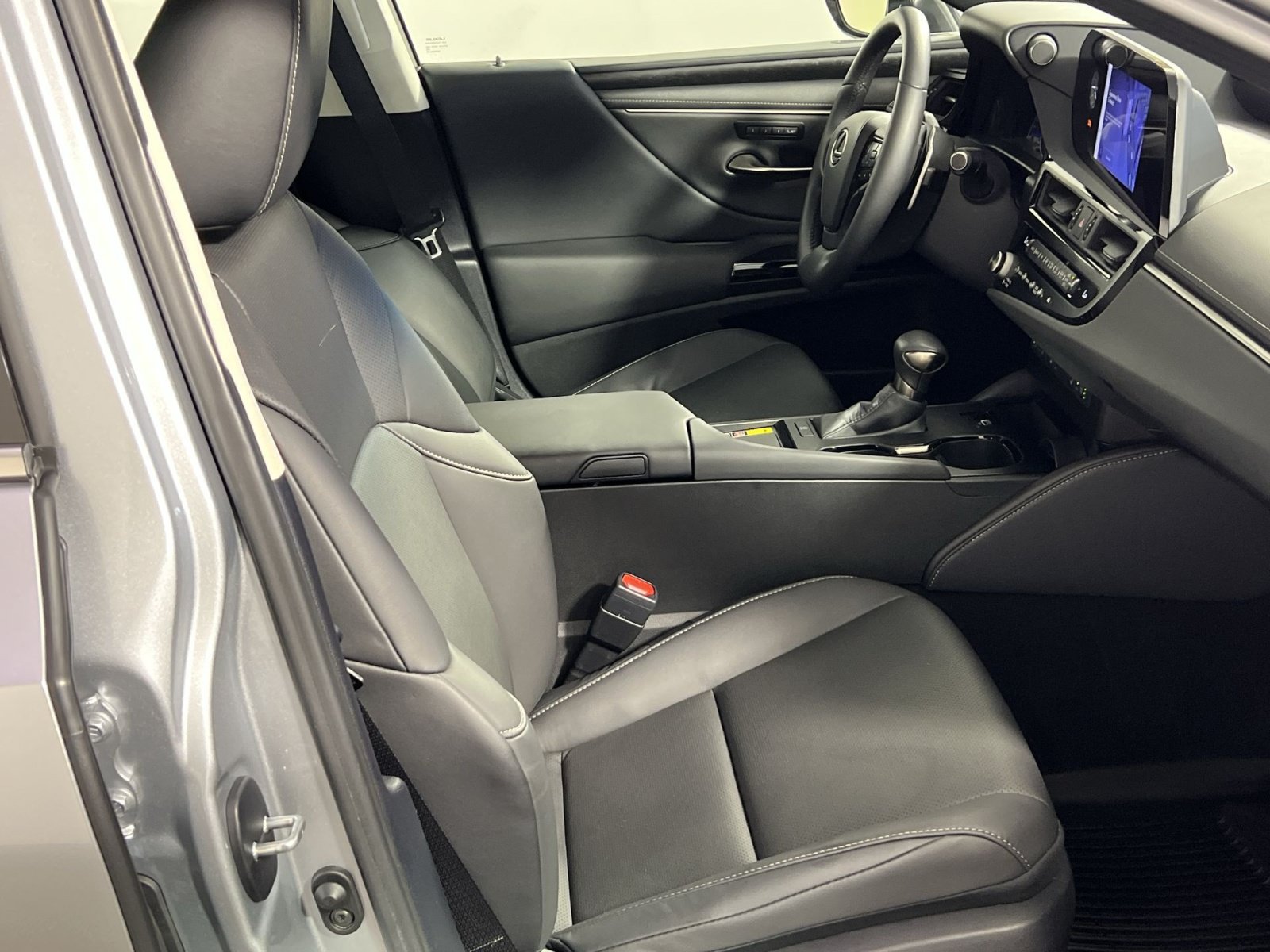 Used 2025 Lexus ES 350 w/ Premium Package FWD image 29