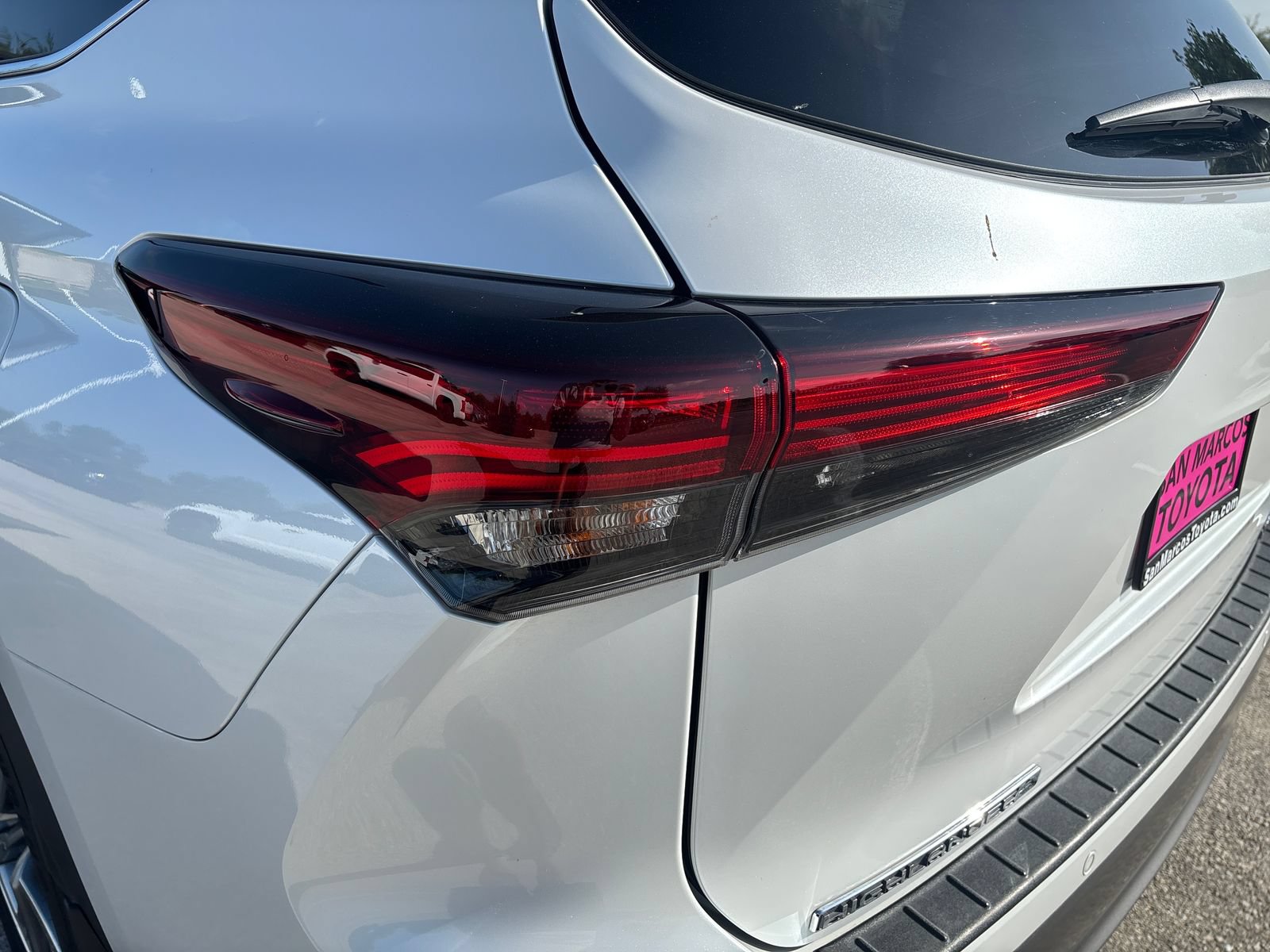 Used 2025 Toyota Highlander Limited AWD/4WD image 38